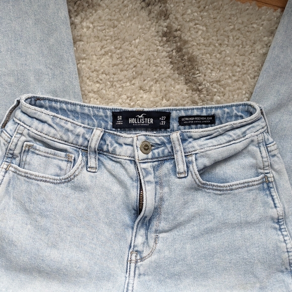 Hollister Ultra High-Rise Mom Jeans - Light Wash - 5R - Picture 8 of 11